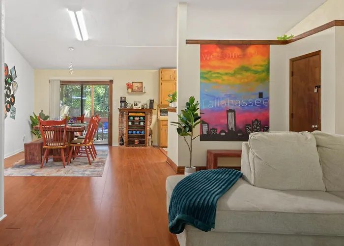 Сasa de vacaciones Charming 4bd With Bbq & Backyard - Near Fsu, A&m *