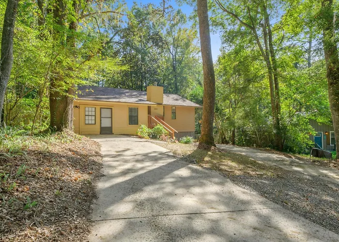 Сasa de vacaciones Charming 4bd With Bbq & Backyard - Near Fsu, A&m