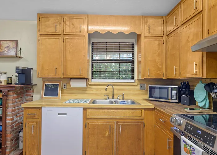 Сasa de vacaciones Charming 4bd With Bbq & Backyard - Near Fsu, A&m *